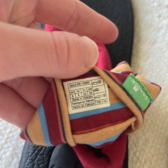 Sanuk Women’s Sandals - Picture 6 of 7